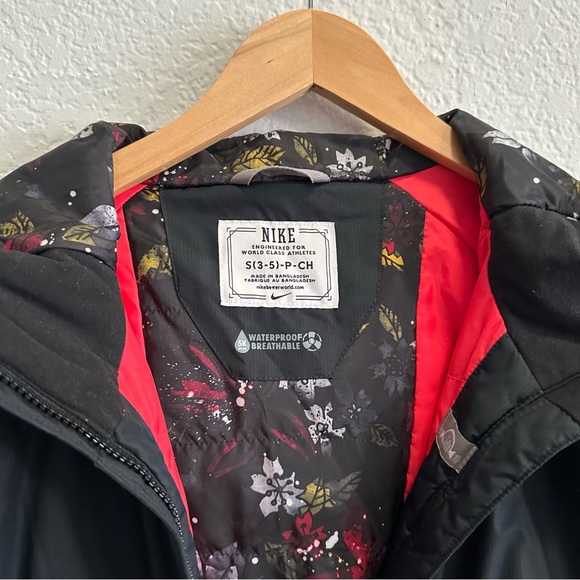 Nike Waterproof Snow Jacket - Black Red Floral - Small - Picture 2 of 9